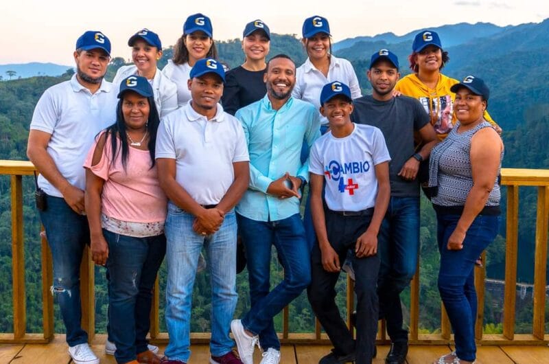 Juventud política y participación activa en la construcción política.
